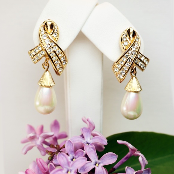 ⚜️ Vintage Christian Dior Pearl Drop Earrings - Picture 11 of 16